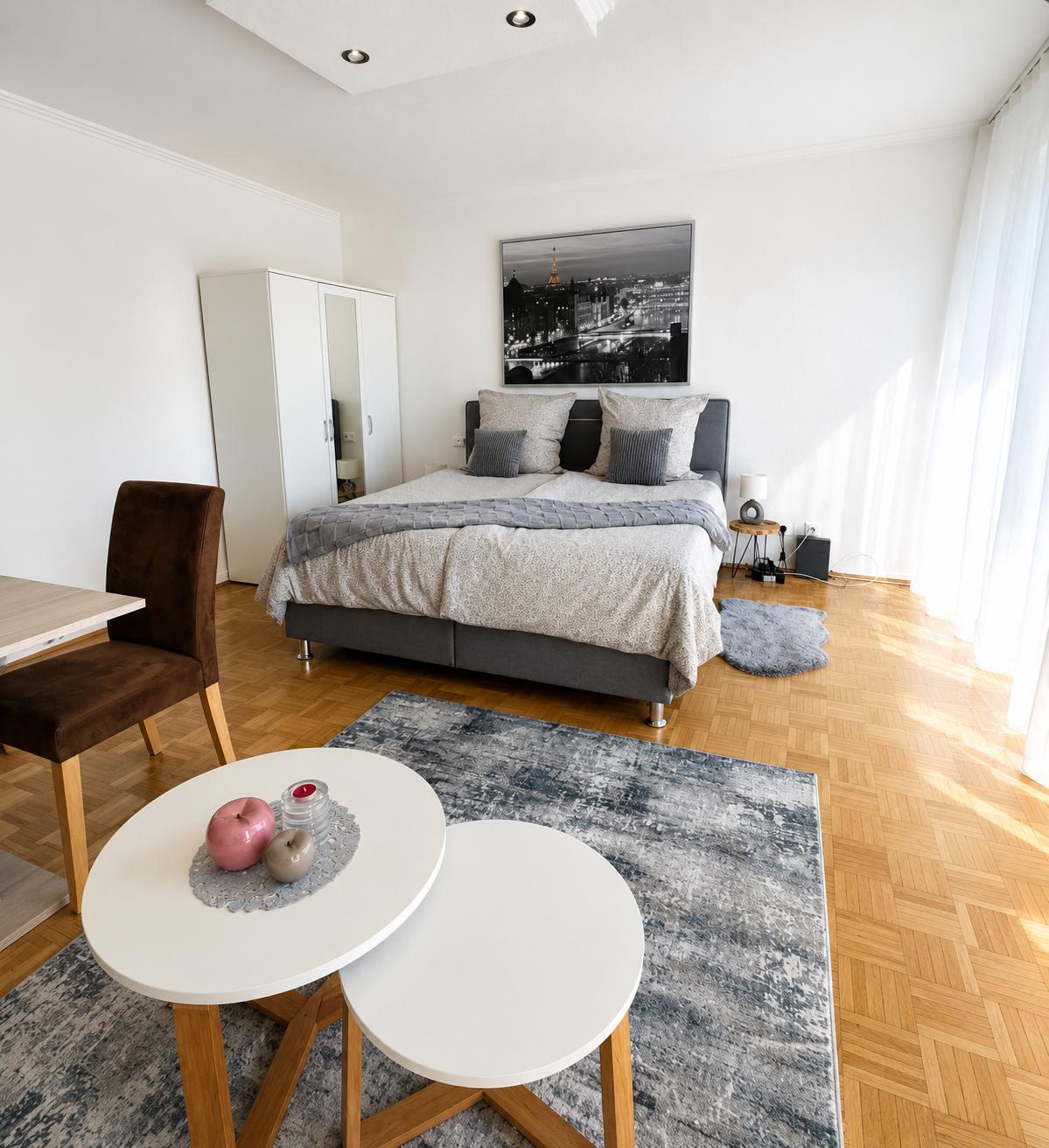 Ferienwohnung Luiza – Schlafzimmer mit Kleiderschrank