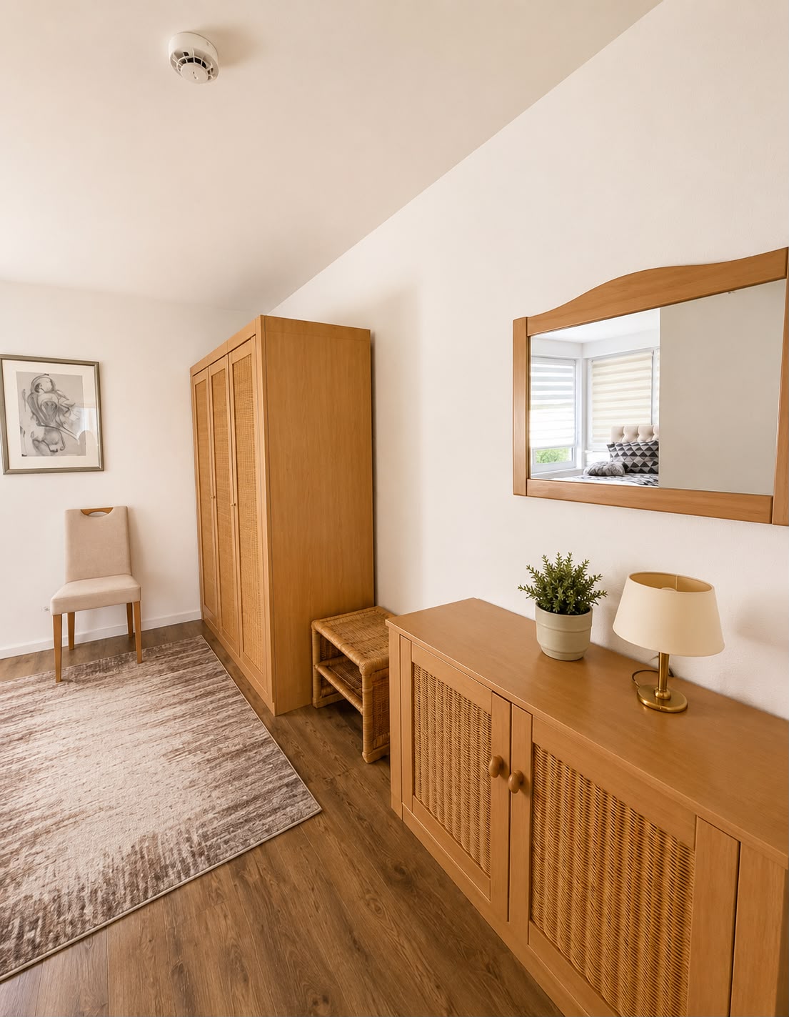 Ferienwohnung Valentina – Schlafbereich mit Kleiderschrank